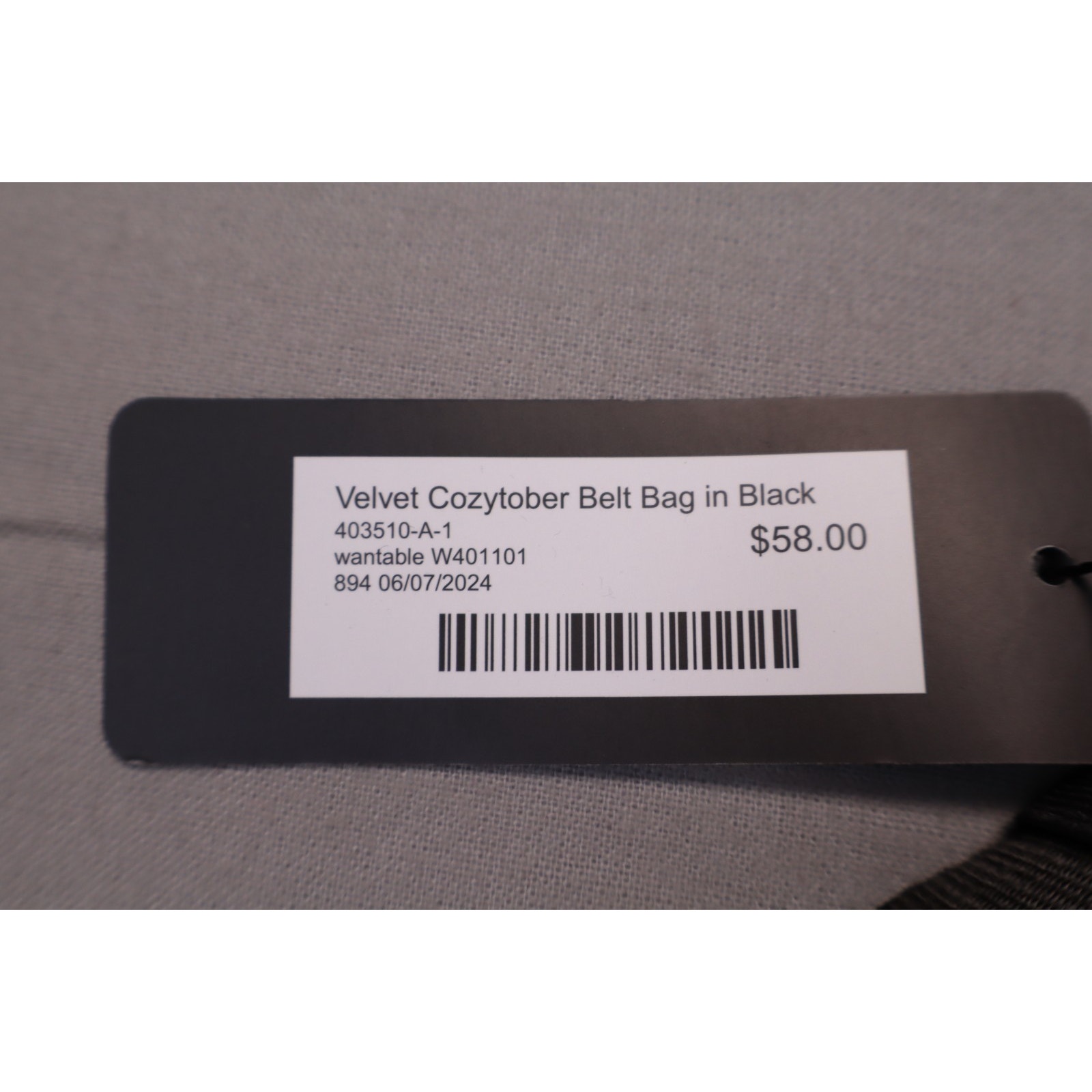 New Wantable Women's Black Velvet Cozytober Quilted Adjustable Belt Bag Os — image 3 of 4
